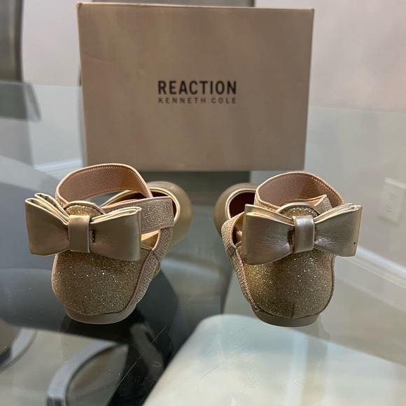 Kenneth Cole Reaction gold toddler shoes size 9 - Picture 5 of 7